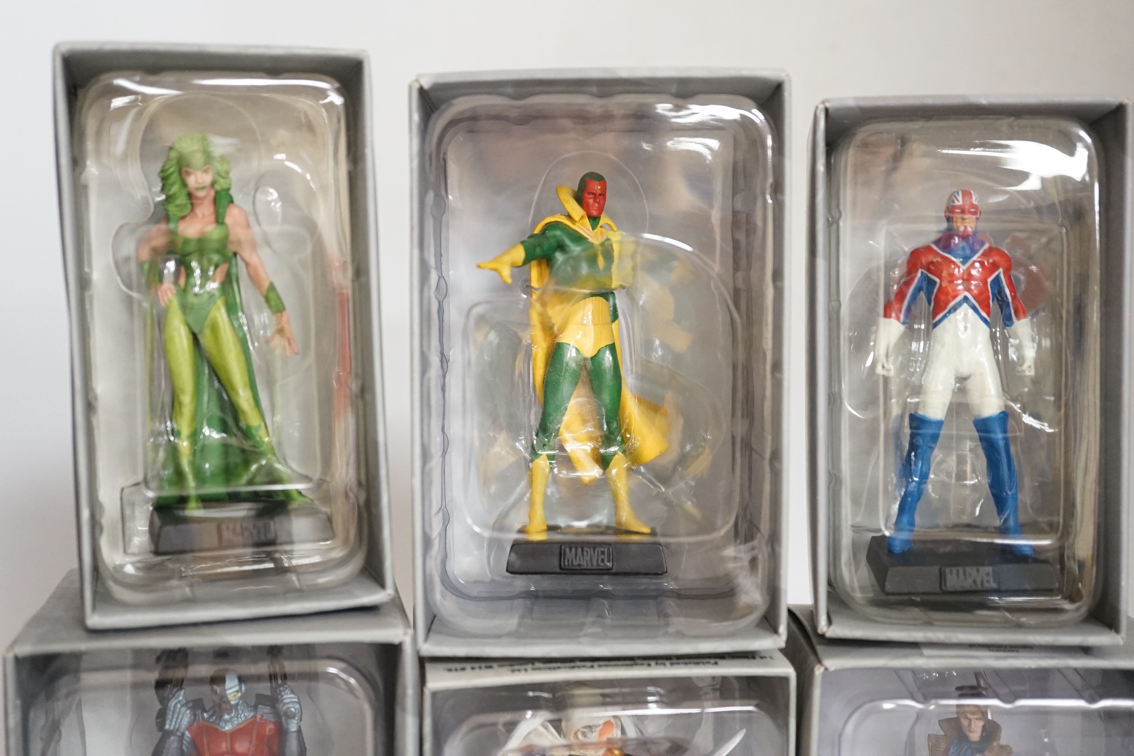 A collection of boxed Eaglemoss magazine issue Marvel figurines with related magazines in two folders (125 figures)